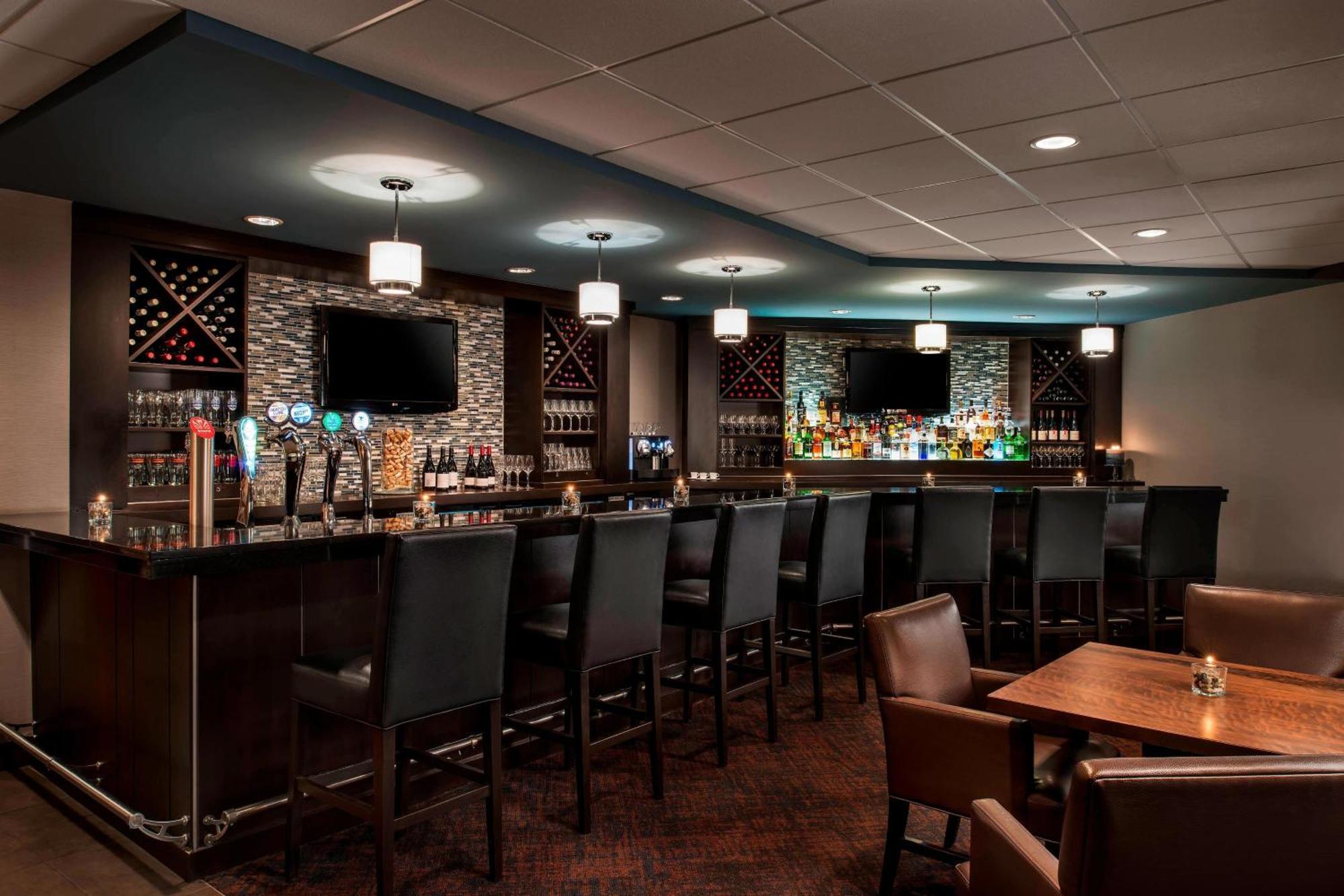 Delta Hotels By Marriott Sault Ste. Marie Waterfront Екстер'єр фото